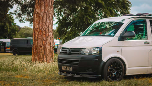 Flo – 4 berth Volkswagen campervan from 2014