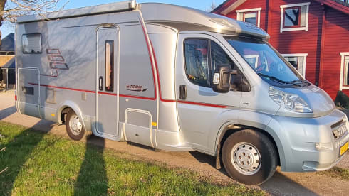 Hymer semi-integrated max 3 persons built in 2009 
