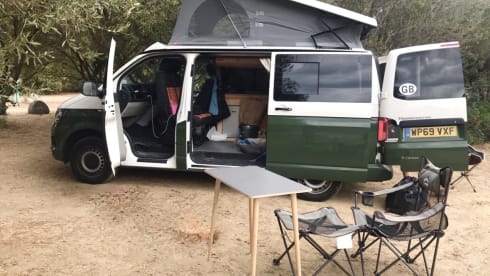 Monty – Perfect camper for get-aways great & small (4-berth VW, 2019) 