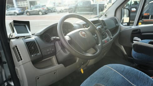 2p Sun Living bus uit 2009