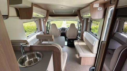 Kayden – 4 Berth Luxury Motorhome