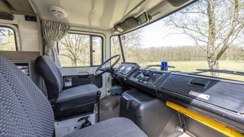 Leonardus – Leonardus - fire brigade camper Mercedes 4-p