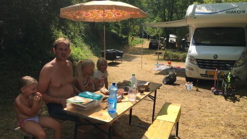 Koos – Cozy 5p alcove camper from 2015