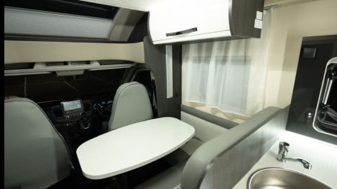 5 berth Ford roller team 685