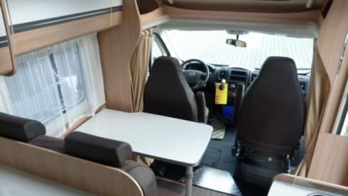 H- type – Compact camper with automatic transmission, luxury camper with all the trimmings