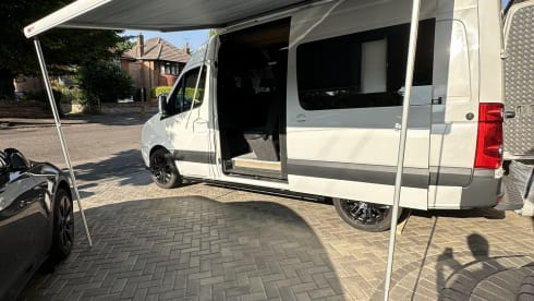 Camper for outdoor enthusiasts - Mountain or Road Biking, Surf Wagon