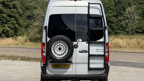 The North Mate – 3-persoons Mercedes-Benz campervan uit 2019