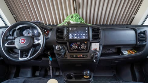 Tortuga  – Luxurious 4 sit Camper FULLY EQUIPPED Solar Generator 4000w