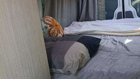 Comfortabel slapen 210x180 bed. En dwarsbed kinderen – 4-seater Mercedes-Benz bus from 2008