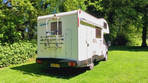 Spacious Fiat 2006 with a fixed bed, air conditioning and a very cozy interior.