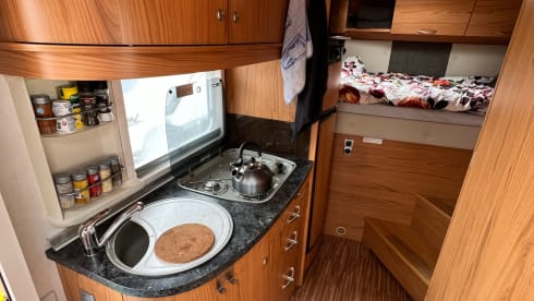 Spacious Luxury Camper 4/5p | hp 170 | transverse bed & lifting bed | complete inventory 