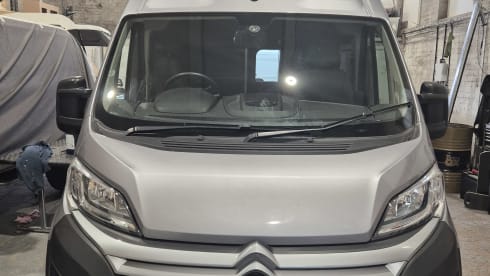 Elle2 – 4 berth Citroën Relay campervan 