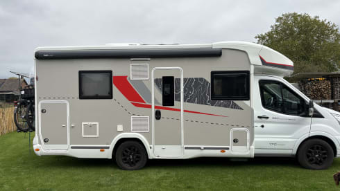 Ford Challenger 6 persoons, stapelbedden en hefbed