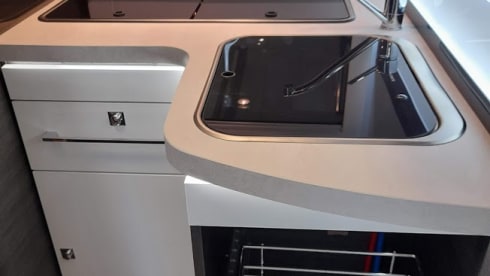Spacious 5-person mobile home Benimar Mileo 263, from 2021