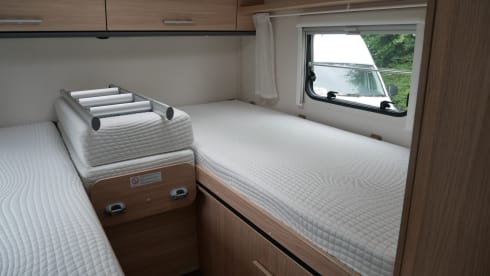Chausson Flash 16, 4 personnes, lits longitudinaux, lit escamotable !