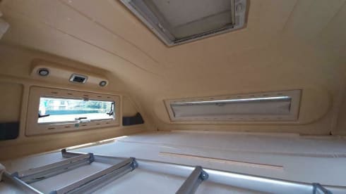 Camper 5 – Camper 5 - Fiat Ducato - The ideal family Camper with 2 Bunk beds.