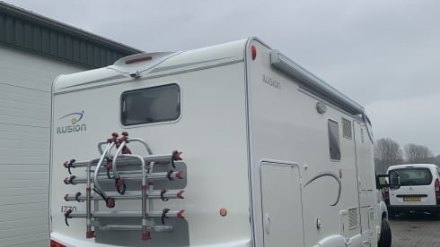 beautiful spacious camper with xxl garage