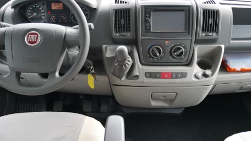 McLouis M700, 6 couchages et assises.