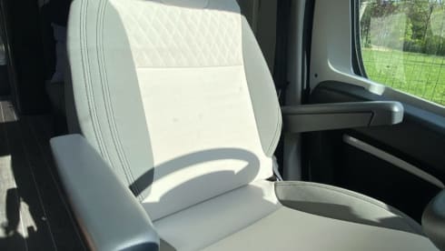 Luxurious new 6-person Roller Team Kronos Advance semi-integrated from 2024