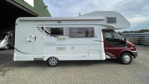 Family camper with bunk bed, 6 persons - Sunlight Alcove from 2009