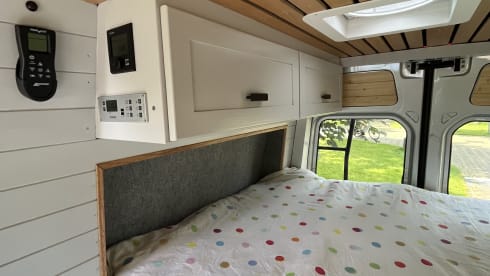 Hank the Van – Luxury off-grid Mercedes Sprinter