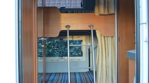 Beautiful complete and very neat 6-person camper (Fiat Ducato Joint S)