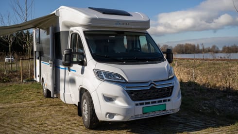Bijna nieuwe Sunliving camper 2024 – 5p Sun Living semi-integrated uit 2024