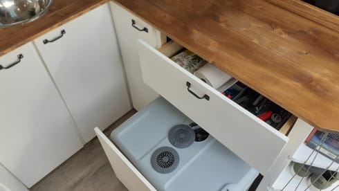 Odette – Cozy Renault Master with necessary facilities