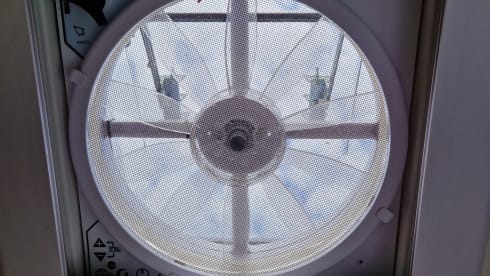 Smart & strong! 131hp - 2p - MaxxFan - CarPlay - Solar panel