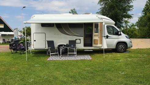Very luxurious Bürstner Lyseo Harmony Line