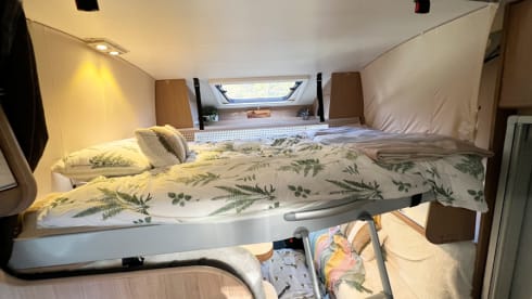 Bumble – Luxury, Warm & Comfy, Light & spacious van with 3 double beds