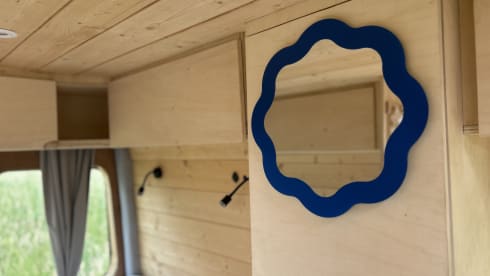 ONA – 2-seater Volkswagen bus from 2011