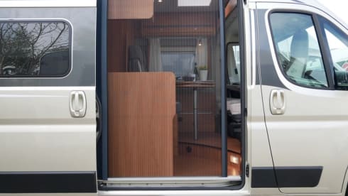 Gouden koets – An almost new Possl 2Win Plus camper from 2020, Euro6 and 141 hp