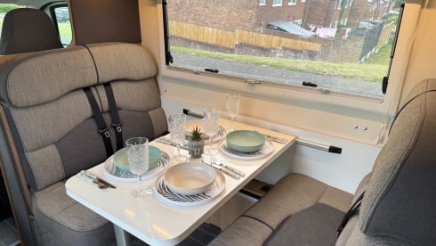 Davina – Luxury 2021 Roller Team 746 - 6 Berth 5 Seatbelts - Adventure Awaits!