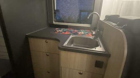 The Beast – Very recent, luxurious 4-person alcove camper