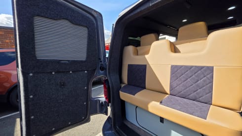 Volkswagen campervan met 4 slaapplaatsen vanaf 2024