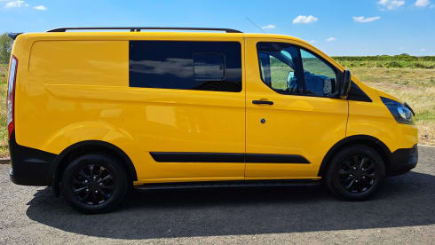"Moira" - Your 2 Berth Dreamy Yellow Camper!  *INSURANCE INCLUDED* 