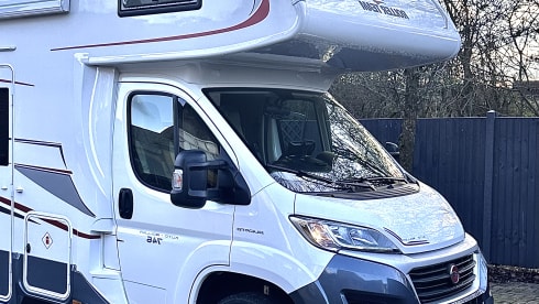 Charlie  –  Charlie Luxurious and modern 5 berth Roller Team