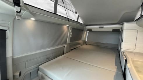 Candy White Supertramp – VW California Coast 4 pers. Vending machine.
