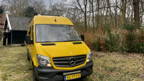 Vanessa  – 2p Mercedes-Benz campervan from 2013