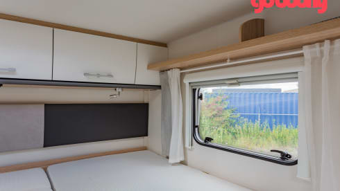 11/20 – 2 berth motorhome with single beds - Automatic