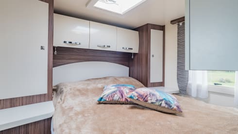 Summer Boy – 4p Benimar camper with large king size bed