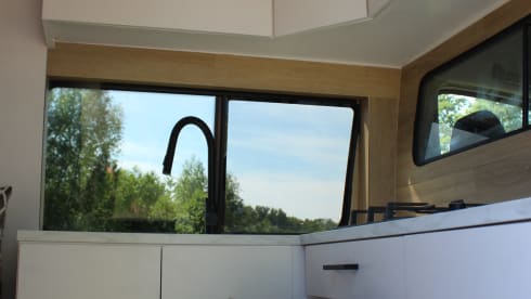 Bounty – Luxury design off grid Mercedes-Benz bus camper