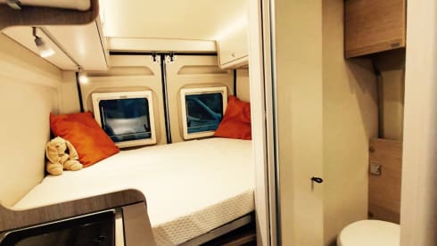 Brand new 4 p Bustner full-option campervan for the biggest adventures