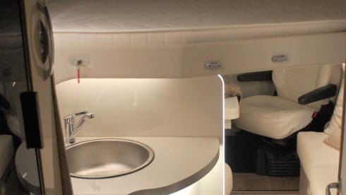 MOOIE CAMPER – > Almost new, Luxury, Complete, Camper for 2-4p