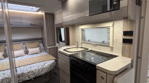 The Fantastic 150 Evolution – 4 berth Luxury Motorhome, Great Spec