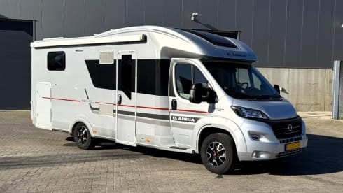 Adria – Luxe 5p Adria Matrix 670 SBC Platinum Camper 
