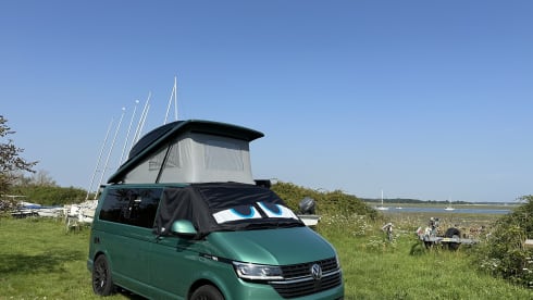 Lillibet – Adventure Ready – Stunning Bayleaf Green VW T6.1, 4 Berth – Pets Welcome