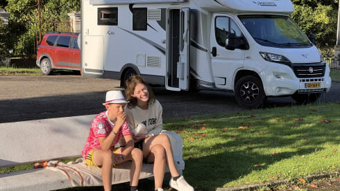 Casa Viaggio – Spacious Hobby Alcove Family Camper with fixed bunk bed