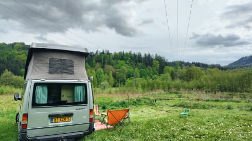 Adventurous Ford Nugget camper van with pop-up roof (4 persons)
